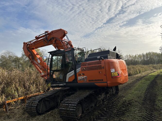 Hitachi ZX180LCN 2P