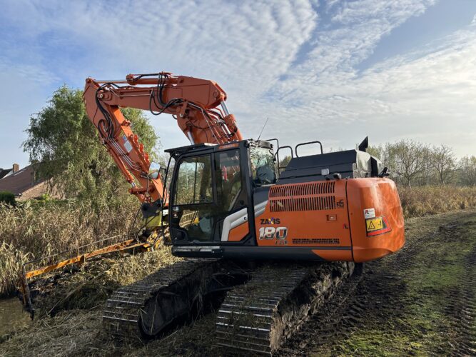 Hitachi ZX180LCN 2P