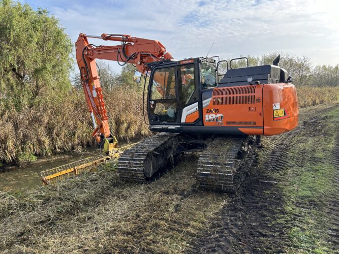 Hitachi ZX180LCN 2P